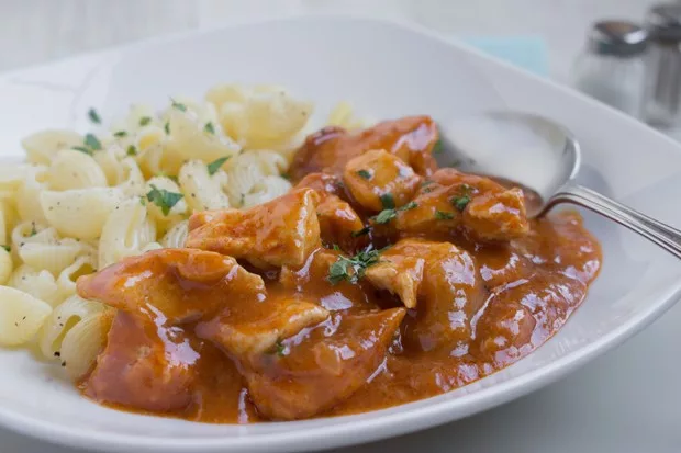 Putenrahmgulasch